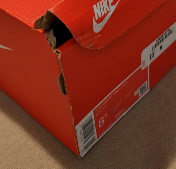 NWT! Nike Women's Black and White Sneakers- Sz 8.5 - Picture 11 of 11